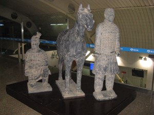 скульптура в аэровокзале